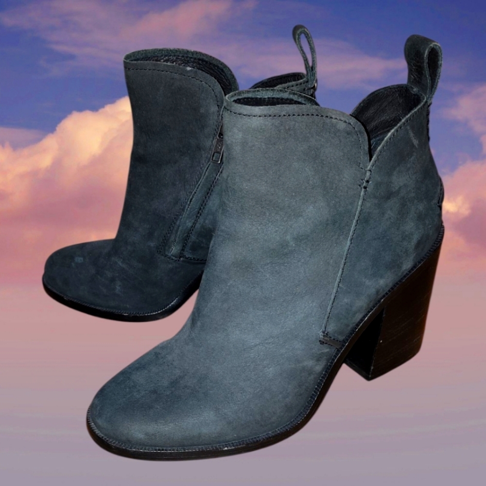 Women's UGG Boots -"Pixley" Black